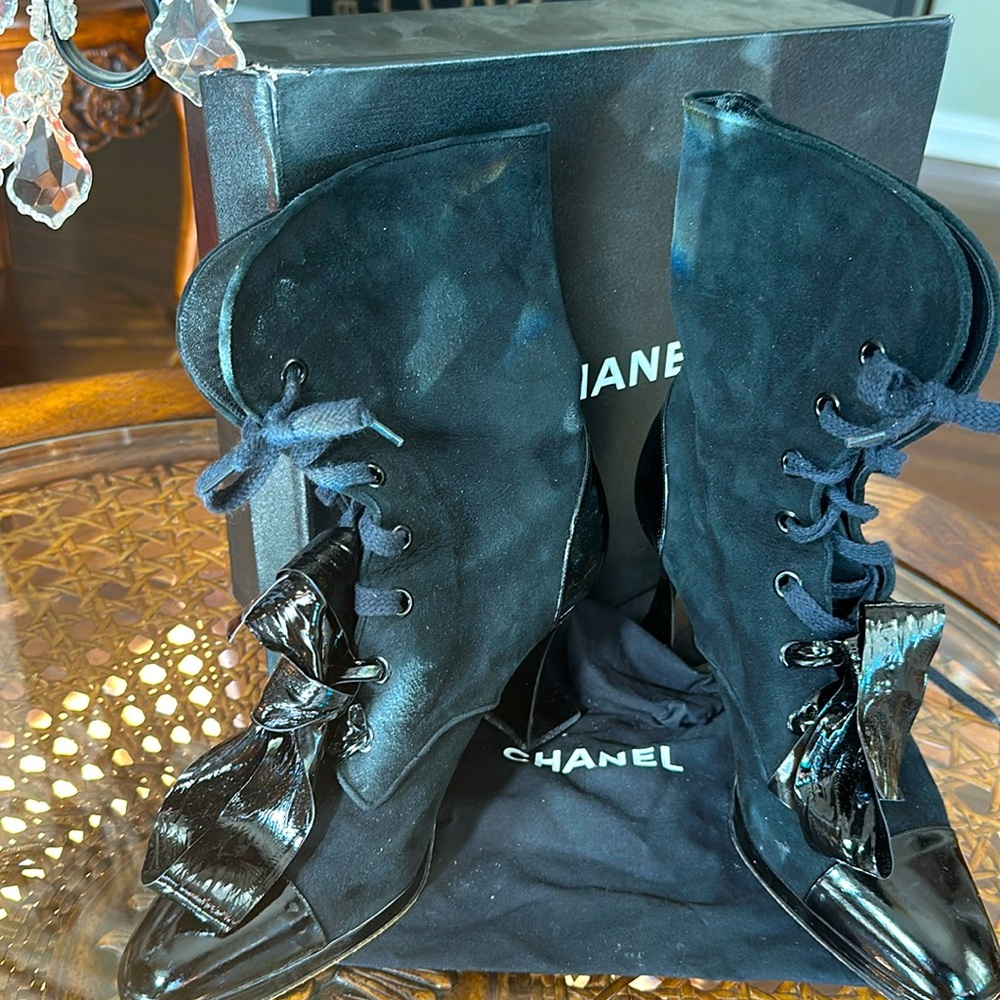 Chanel Vintage Boots size 39/8.5 - Picture 4 of 14